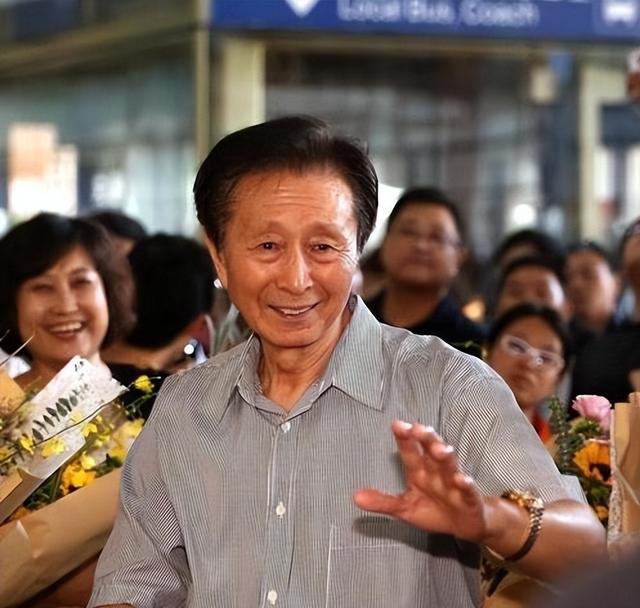 86岁宋世雄现状：定居北京老到认不出，托举儿女成才后却都在国外