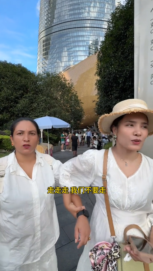 中国女婿高攀？尼泊尔岳母游中国，180门票嫌贵，家境被扒后惊呆