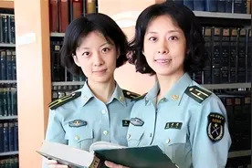 1999年，一对最美双胞胎女兵在阅兵仪式上爆火，后来去哪里了？图片