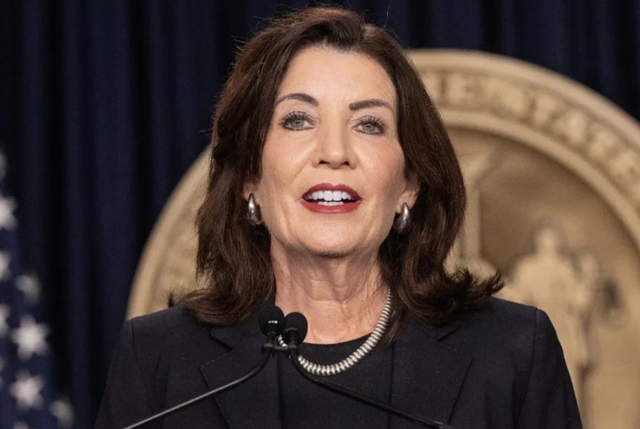 果然不出中国所料：刚回到国内，特朗普就收到到坏消息，太尴尬了