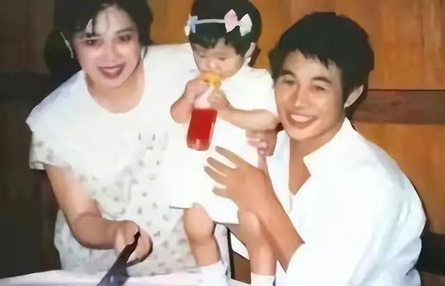李连杰官宣嫁女！送30多万国产车陪嫁，父女俩多年心结已解？