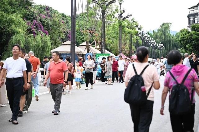 弥勒这个社区人气旺！800家民宿爆满~
