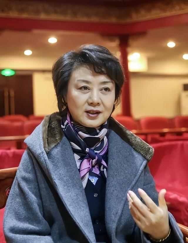 59岁李胜素：她不要丈夫、不要孩子，却活成了最让人羡慕的女人