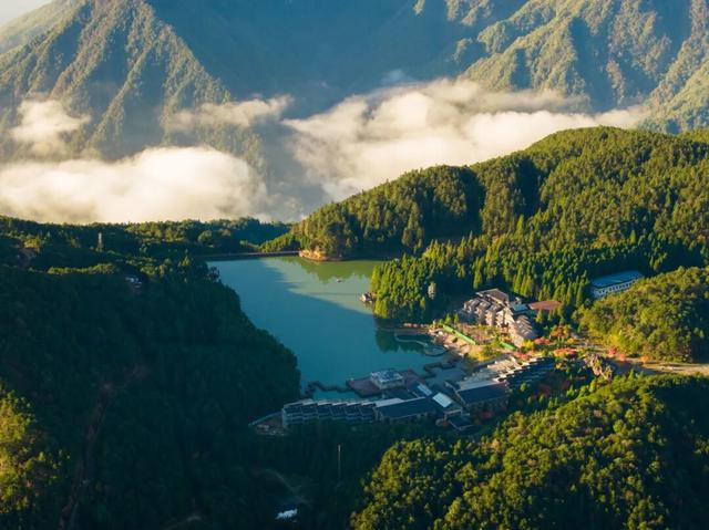 11月5日实拍！一起来看明月山超震撼云海日出奇观！