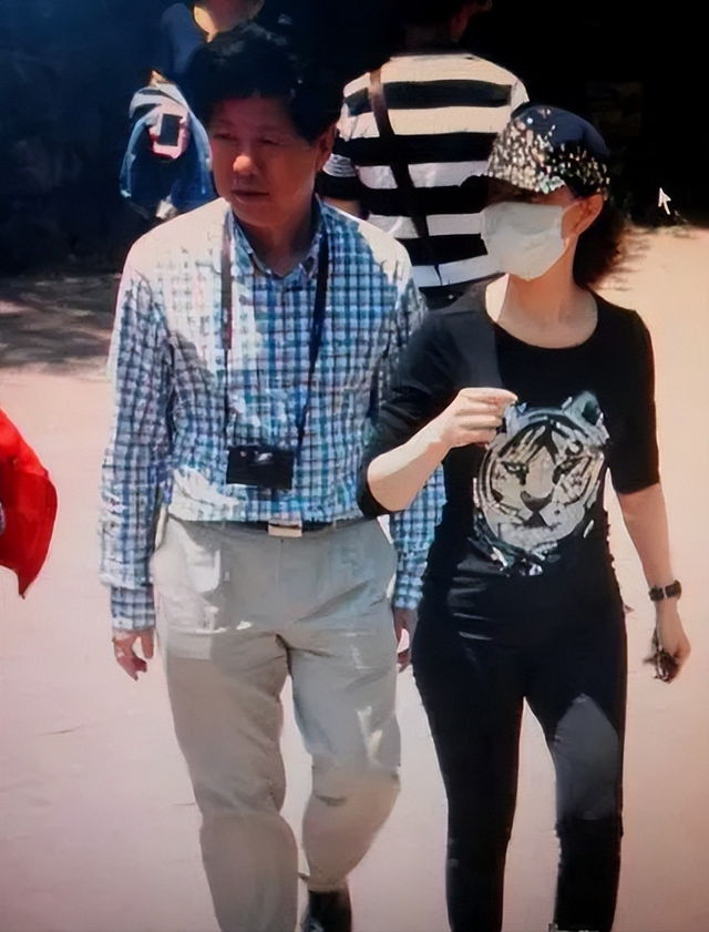 宋祖英：连登24届春晚，39岁高龄生子后“消失”，57岁身材似少女