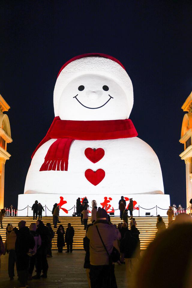 顶流归来！哈尔滨群力音乐公园大雪人引客打卡