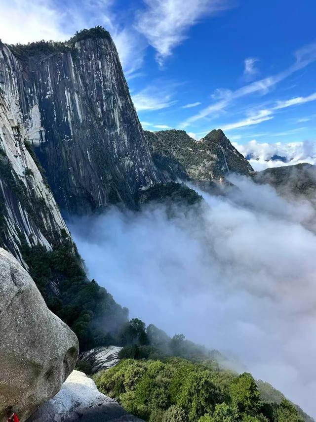 5个观景台+凌晨4点的日出：华山的险，藏着让人尖叫的光影密码