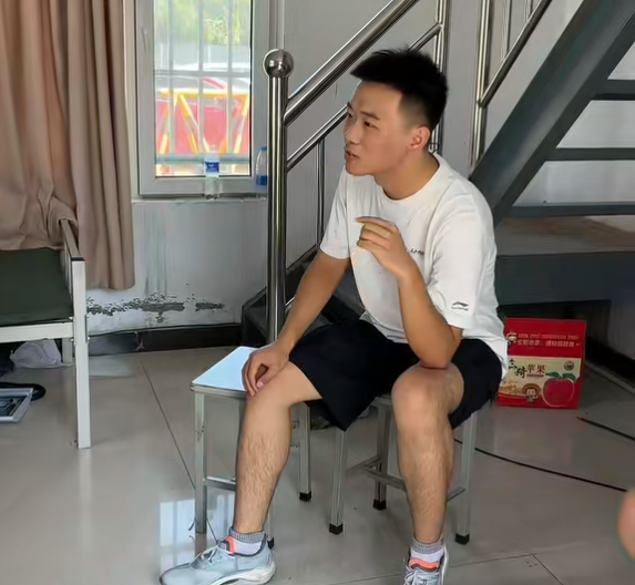 男孩562分被调剂到护理专业，一家人崩溃痛哭，最终选择让人破防