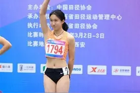 15岁初中生陈妤颉“跳级”参加成人组比赛，一个月连拿两枚金牌和一枚银牌，多次刷新亚洲少年纪录图片