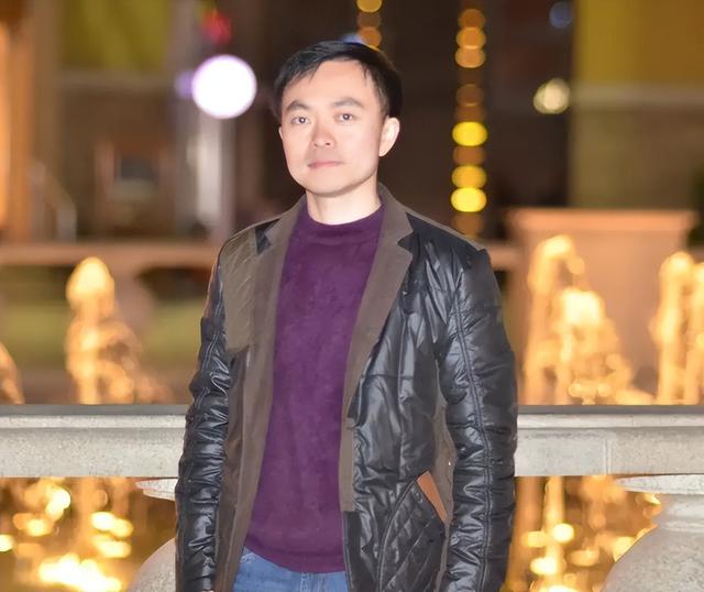 世道不公平！2023年蔡磊抱怨：我爷爷50岁去世，父亲47岁离世