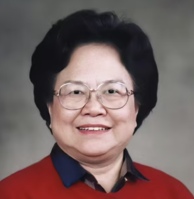 “坚持计划生育一百年不动摇”的彭佩云去世，她父亲的人生更传奇