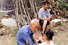 走进长寿之乡 打开长寿锦囊 记者带你聆听百岁老人的故事——赵圣贤：勤善家风赓续传 五世同堂乐融融图片