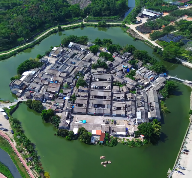 广东400年古村，像一片“浮莲”自成孤岛，后代许多达官贵人！