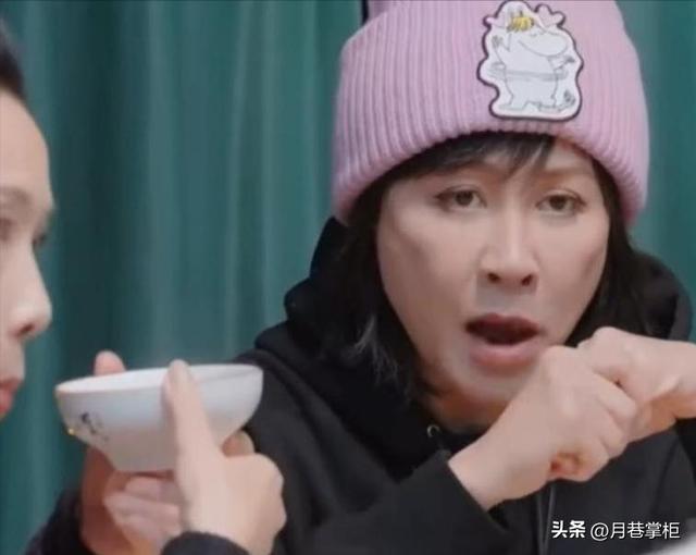 摊牌了！72岁唐国强终于承认与刘晓庆的真实关系，曾志伟当场傻眼