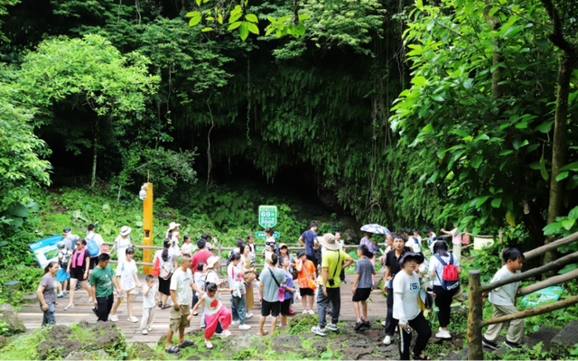海口旅文盛宴喜迎国庆 假期首日人气火爆