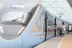 火车票购买成难题，12306候补功能引发民愤图片