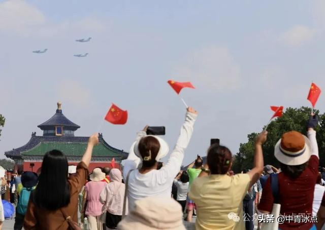 中青报直击九三阅兵：42张摄影作品，见证场内场外