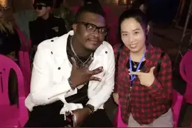 黑人歌手好弟：走红后娶中国老婆，现如今依然没有取得中国绿卡图片