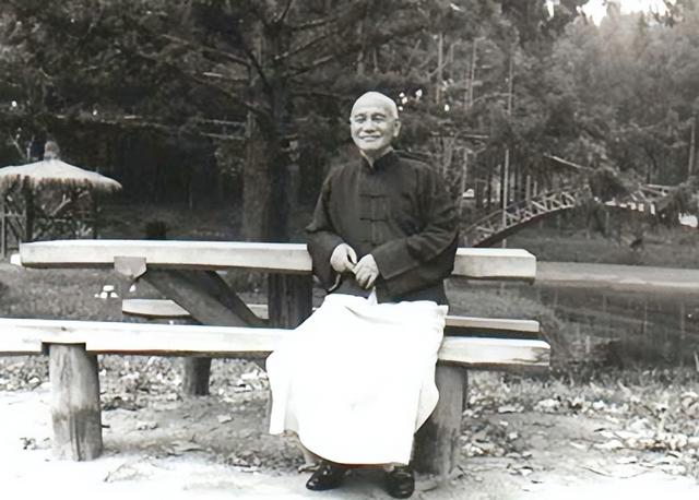 蒋介石临终遗言，道出自己不放张学良的原因，宋美龄听后潸然泪下