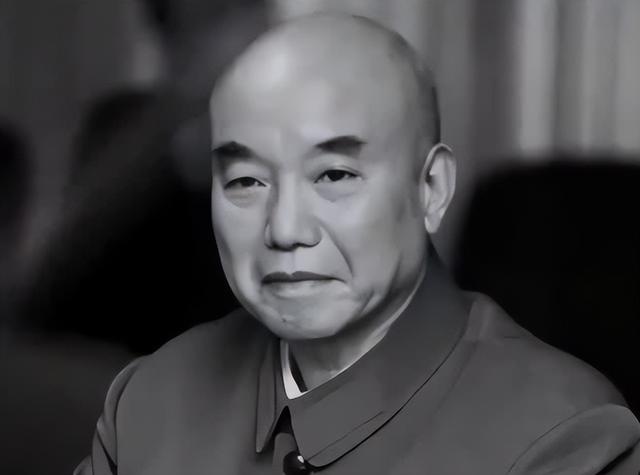 萧克上将孙子萧云松上学时，被老师悄悄询问：是不是家里有困难？