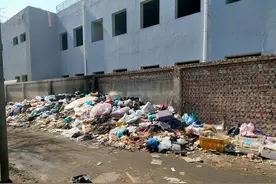 【头条帮忙】“这里的垃圾成堆，谁来管管？”图片