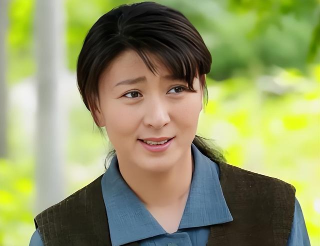 闫学晶新疆班真相大白！人民网锐评句句戳人心，谁在说谎一目了然