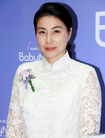 霍震霆没想到，44岁儿媳郭晶晶再次官宣喜讯，让整个阔太圈沉默了