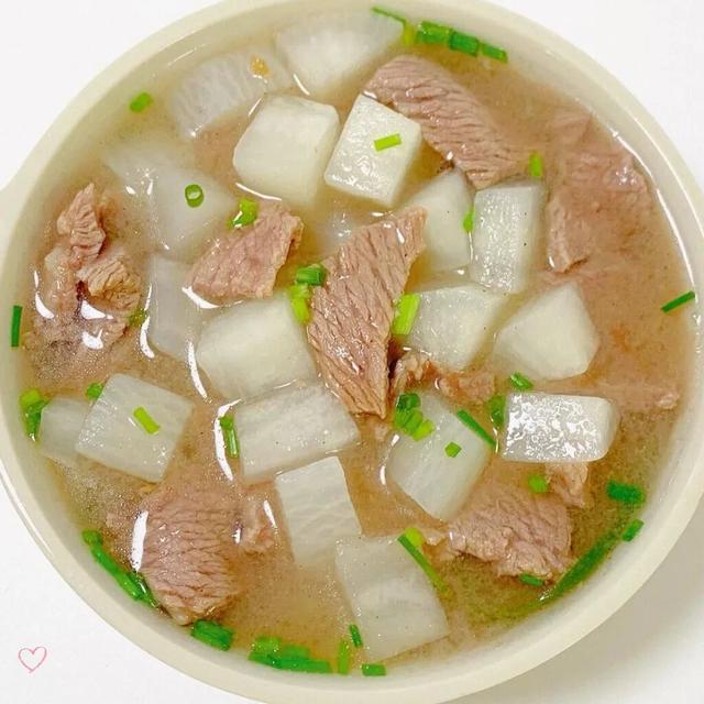 秋天，宁可不吃肉，也要使劲吃它，中老年一周吃3次，滋阴润肺、消食下气助消化，又营养又解馋！