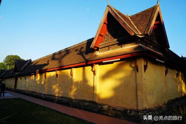 搭乘高铁去老挝，老挝旅行日记：万象攻略（凯旋门、西萨格寺）
