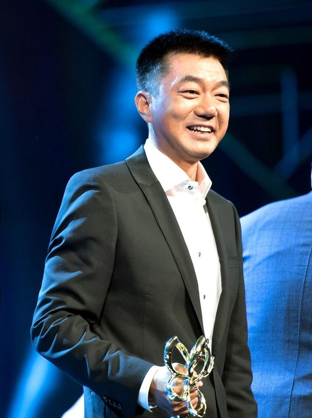 演了一辈子警察，穷得靠老朋友刘丹接济，45岁被嫂子“逼婚”