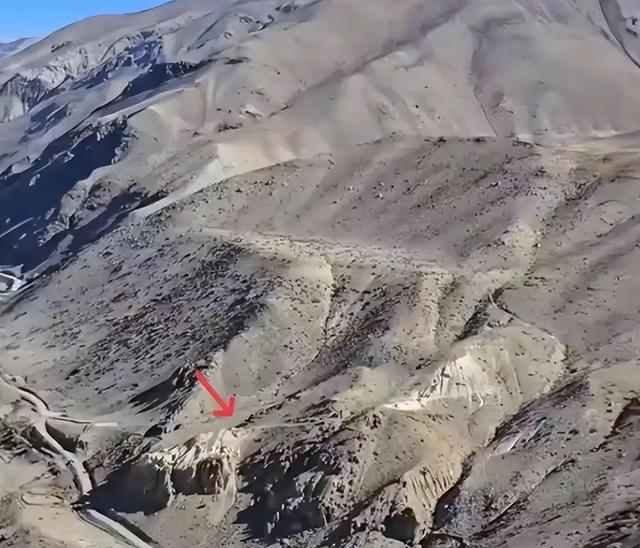 中印边境无人哨兵上岗，印度人笑它是稻草人，军方却笑不出来