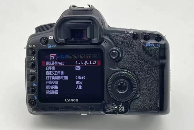 当年1.7万的全画幅单反，如今二手799块，老了还这么能打！