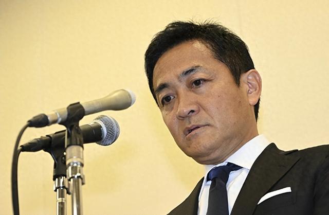 日本首相候选人出轨嫩模	，情人身材火爆前凸后翘，年龄相差16岁