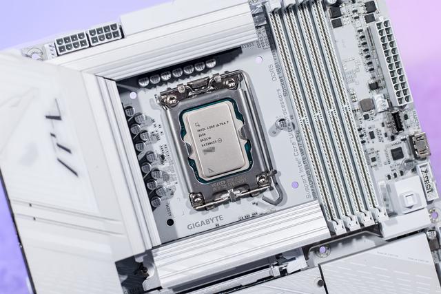 无法拒却的性价比，英特尔Ultra7 265K处理器+Z890主板装机实测