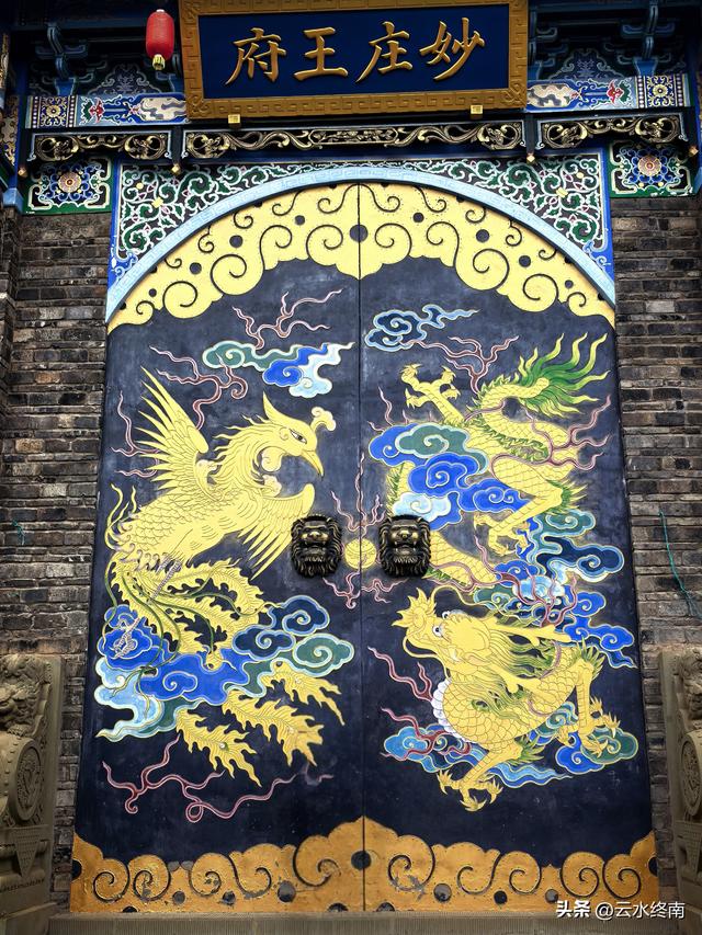 说这里是“川中第一镇”有些夸张，但是美食还是挺多，闲转还可以