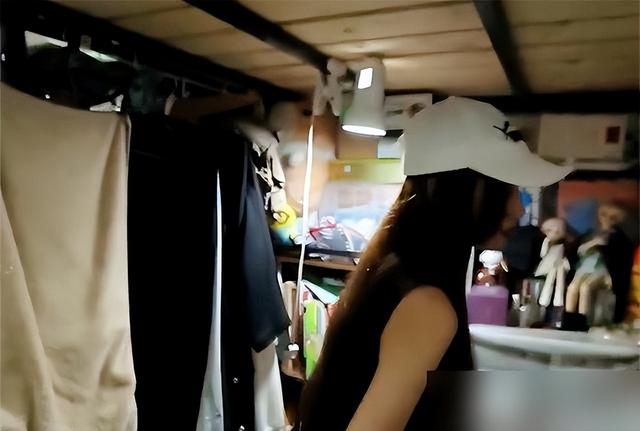香港一女姑娘火了,蜗居6㎡小屋,月租仅7k,那叫一个岁月静好