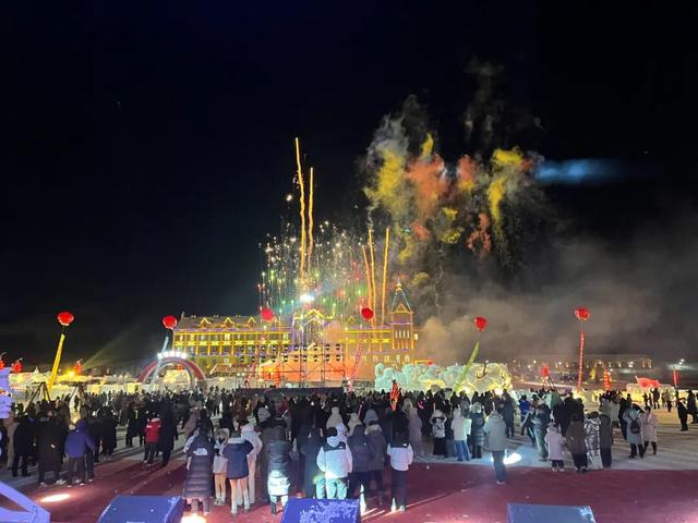 冰雪燃情夜 ！牙克石凤凰山景区“越夜越精彩”