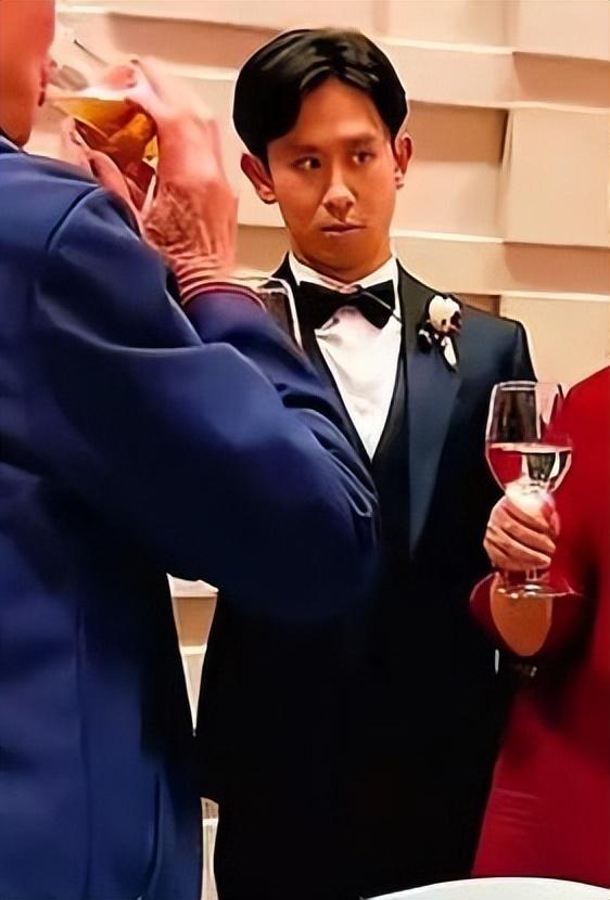 牛鬼蛇神现原形！刘欢女儿大婚不到24小时，恶心的一幕出现了