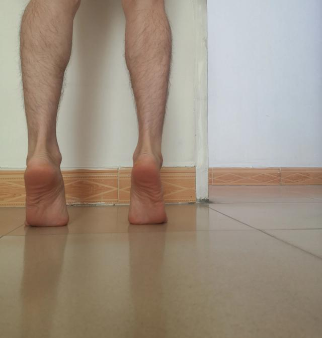 居家健身对身体最直接最有用的三个动作，比跑步方便，锻炼效果好