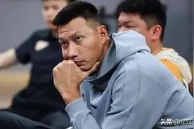 易建联的瓜“跑偏”了？照片中一处细节疑似牵扯出了其另一件糗事图片