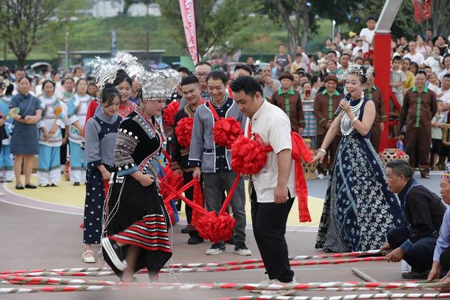 荔波“石榴籽”姑妈秀燃情夏日，点亮樟江文化盛景