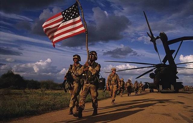 顾不上中国了！美军连夜撤侨，美航母全速杀回中东，7天后开打？