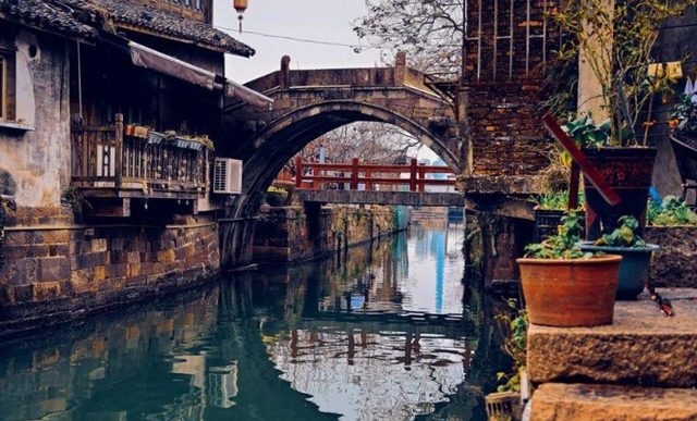 99%古镇长一个样，小吃纪念品全相同，老街失去原有灵魂无人问津