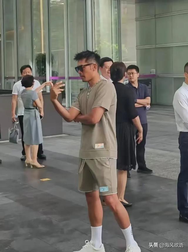 42岁林丹嫩得像小伙，44岁谢杏芳换发型老10岁，状态差得像两代人