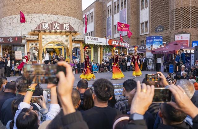70年大庆限定！新疆大巴扎的隐藏玩法，90%游客都错过了
