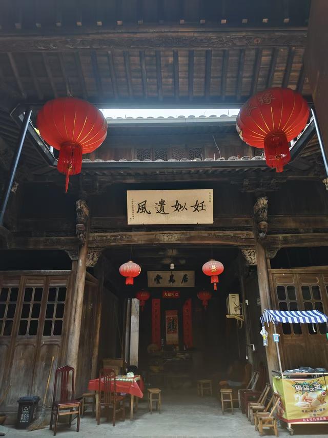 在富春江畔遇见孙权故里，网评有争议的龙门古镇其实很有看头