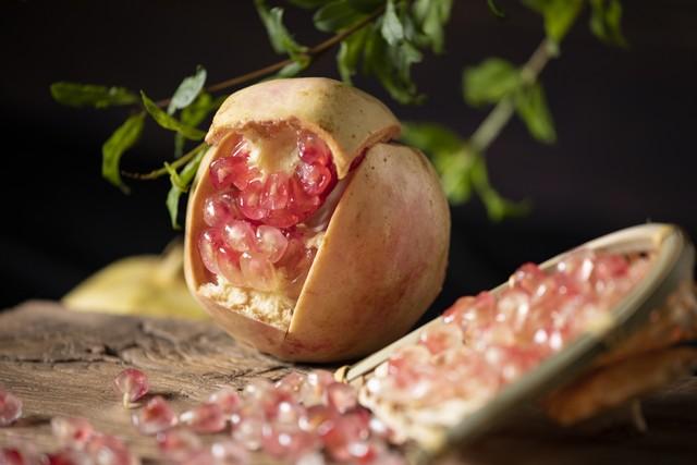 石榴皮用白醋泡3天，老一辈的做法，方法简单又实用！看完涨知识