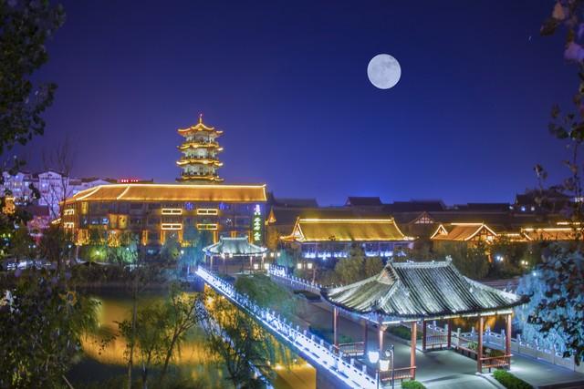 山东“最美县城”非它莫属，无数游客慕名而来，结果都被惊艳到了