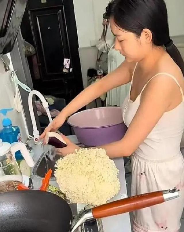 深圳：1男2女租一间房，为省钱互不嫌弃，女生：我们过得有滋有味