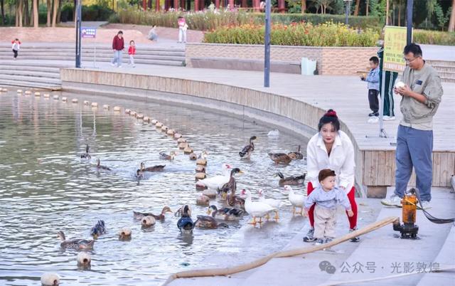 九月：敦煌飞天公园秋色浓